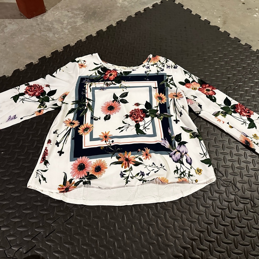 Womens boutique Long Sleeve Top